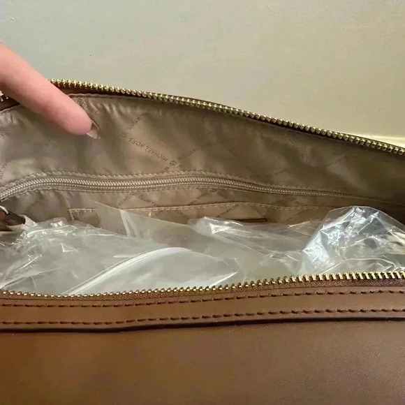 Michael Kors Jet Set XL Duffle Bag - Picture 4 of 4